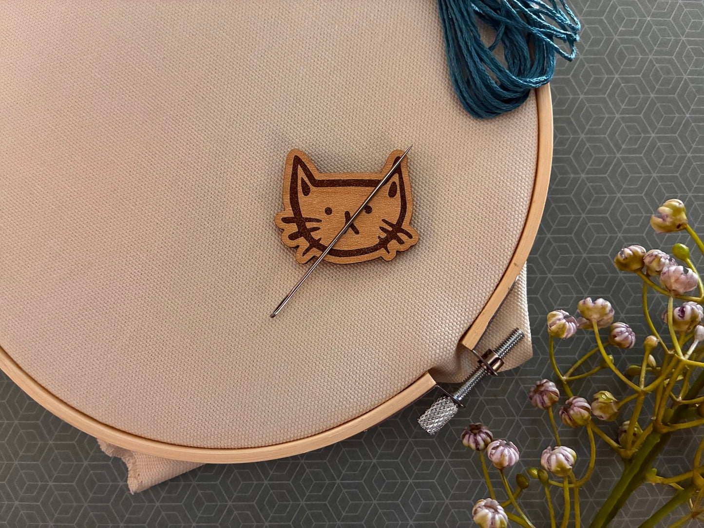 Cat and Mouse Needle Minders
