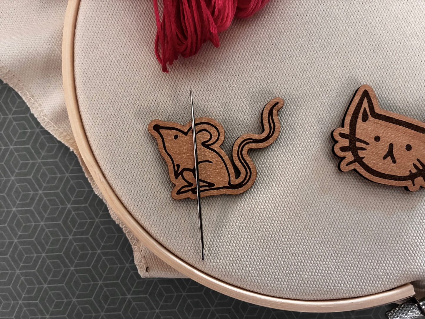 Cat and Mouse Needle Minders